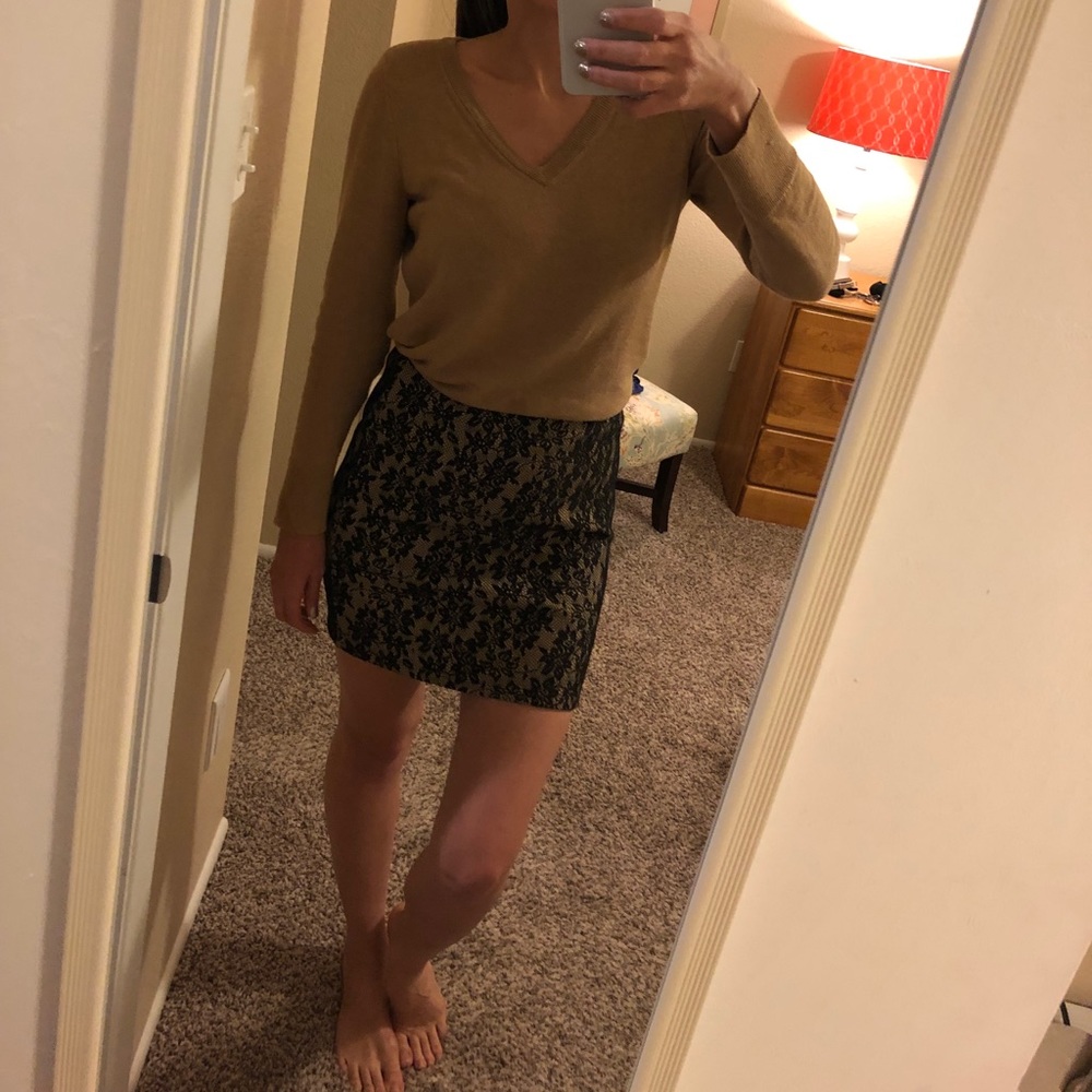 Size Large. Forever 21 Lace skirt
